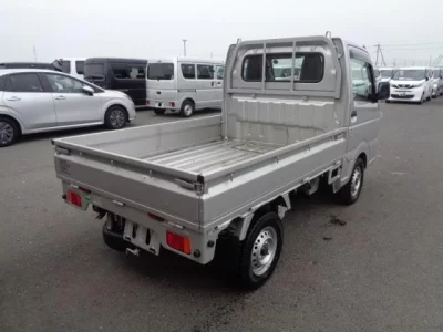 Nissan NT100 Clipper