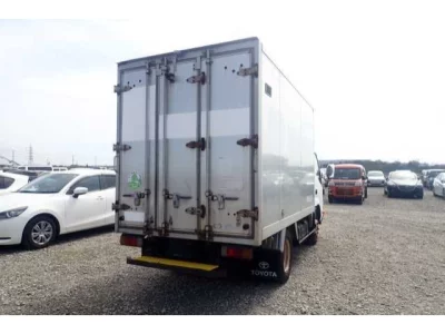 Toyota DYNA  с аукциона в Японии