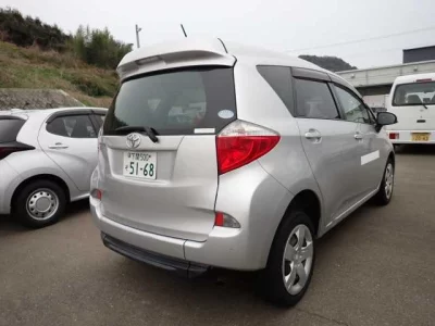 Toyota RACTIS  с аукциона в Японии