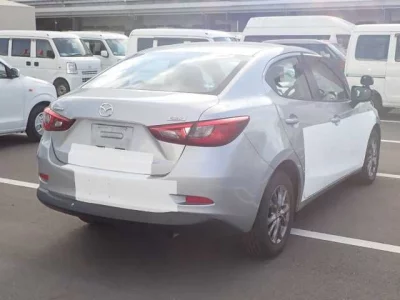 Mazda AXELA  с аукциона в Японии