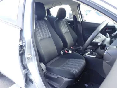 Mazda AXELA  с аукциона в Японии