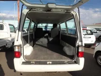 Mazda BONGO VAN лот № 61 оценка 3  с аукциона в Японии 8