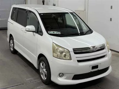 Toyota NOAH  с аукциона в Японии