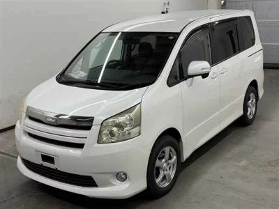 Toyota NOAH  с аукциона в Японии