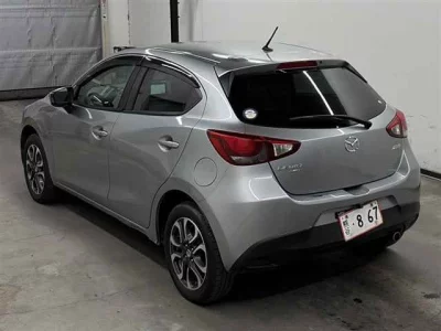 Mazda DEMIO  с аукциона в Японии