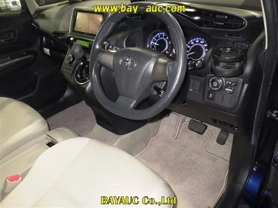 Toyota WISH  с аукциона в Японии