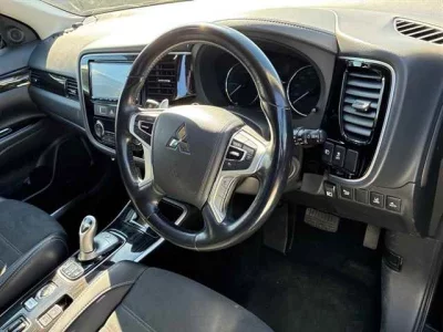 Mitsubishi OUTLANDER PHEV