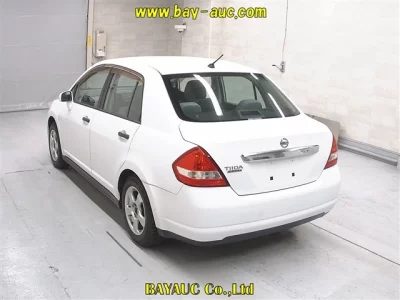 Nissan TIIDA LATIO  с аукциона в Японии