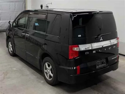 Mitsubishi Delica D:5