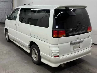 Nissan ELGRAND  с аукциона в Японии