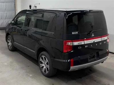 Mitsubishi Delica D:5