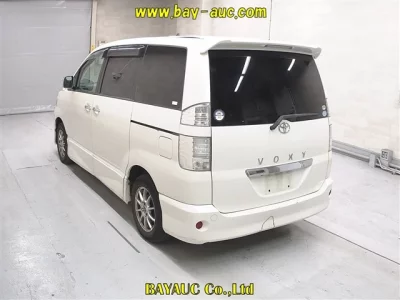 Toyota VOXY  с аукциона в Японии