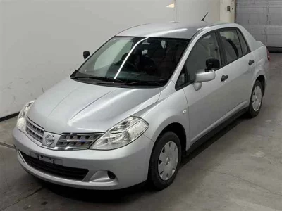 Nissan TIIDA LATIO  с аукциона в Японии