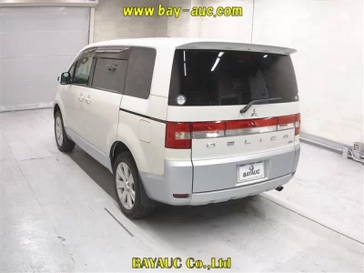 Mitsubishi Delica D:5