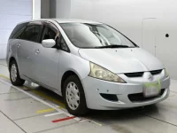 Mitsubishi GRANDIS лот № 90215 оценка 3.5  с аукциона в Японии 4