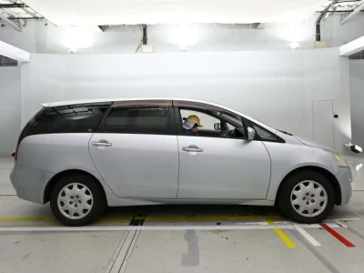 Mitsubishi GRANDIS  с аукциона в Японии