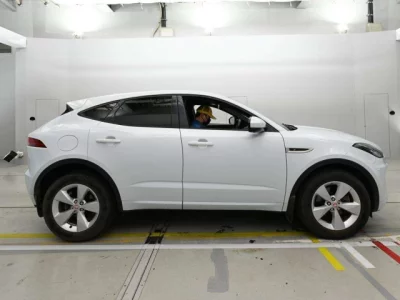 Jaguar E-PACE  с аукциона в Японии