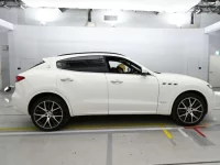 Maserati LEVANTE лот № 38034 оценка 4.5  с аукциона в Японии 2