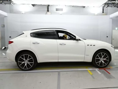 Maserati LEVANTE  с аукциона в Японии
