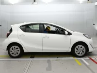 Toyota AQUA лот № 30058 оценка R  с аукциона в Японии 2