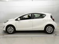 Toyota AQUA лот № 30058 оценка R  с аукциона в Японии 3