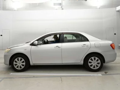 Toyota COROLLA AXIO  с аукциона в Японии