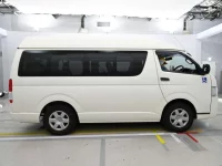 Toyota HIACE VAN лот № 30015 оценка 3.5  с аукциона в Японии 2