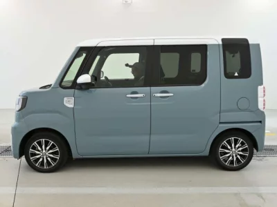 Toyota Pixis Mega