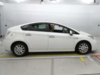 Toyota PRIUS PHV лот № 30254 оценка 3.5  с аукциона в Японии 2
