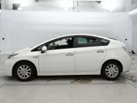 Toyota PRIUS PHV лот № 30254 оценка 3.5  с аукциона в Японии 3