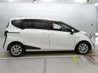 Toyota SIENTA лот № 30035 оценка 4  с аукциона в Японии 2