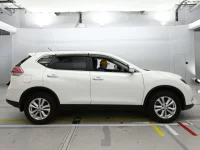 Nissan X-TRAIL лот № 30074 оценка 4.5  с аукциона в Японии 2