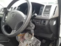 Toyota HIACE VAN лот № 40005 оценка 4  с аукциона в Японии 8