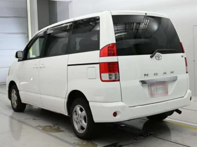 Toyota NOAH  с аукциона в Японии