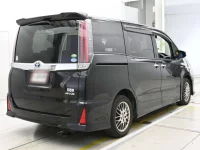 Toyota NOAH лот № 30037 оценка R  с аукциона в Японии 1