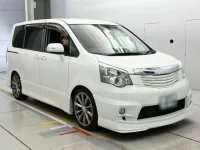Toyota NOAH лот № 30043 оценка 4  с аукциона в Японии 4