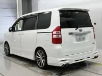 Toyota NOAH лот № 30043 оценка 4  с аукциона в Японии 5