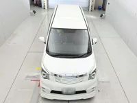 Toyota NOAH лот № 30043 оценка 4  с аукциона в Японии 6