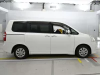 Toyota NOAH лот № 30097 оценка 3.5  с аукциона в Японии 2