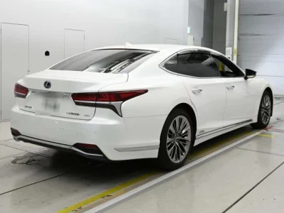Lexus LS  с аукциона в Японии