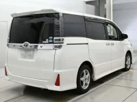 Toyota VOXY лот № 30072 оценка R  с аукциона в Японии 1