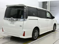 Toyota VOXY лот № 30107 оценка R  с аукциона в Японии 1