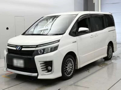 Toyota VOXY  с аукциона в Японии
