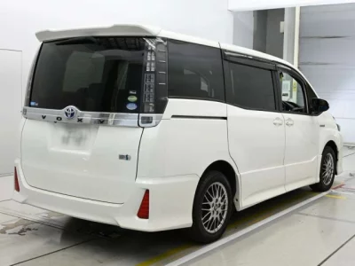 Toyota VOXY  с аукциона в Японии