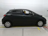 Toyota VITZ лот № 30055 оценка 4  с аукциона в Японии 2