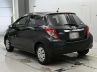 Toyota VITZ лот № 30055 оценка 4  с аукциона в Японии 5