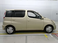 Toyota FUNCARGO лот № 10111 оценка 3.5  с аукциона в Японии 2