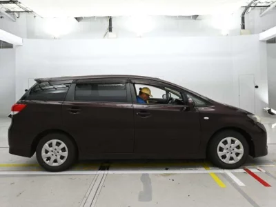 Toyota WISH  с аукциона в Японии