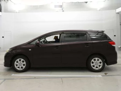 Toyota WISH  с аукциона в Японии