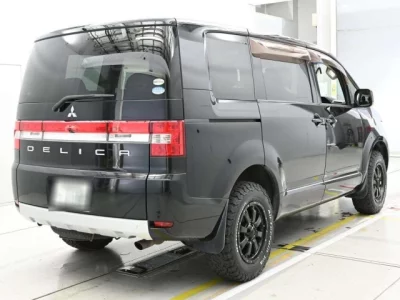 Mitsubishi Delica D:5